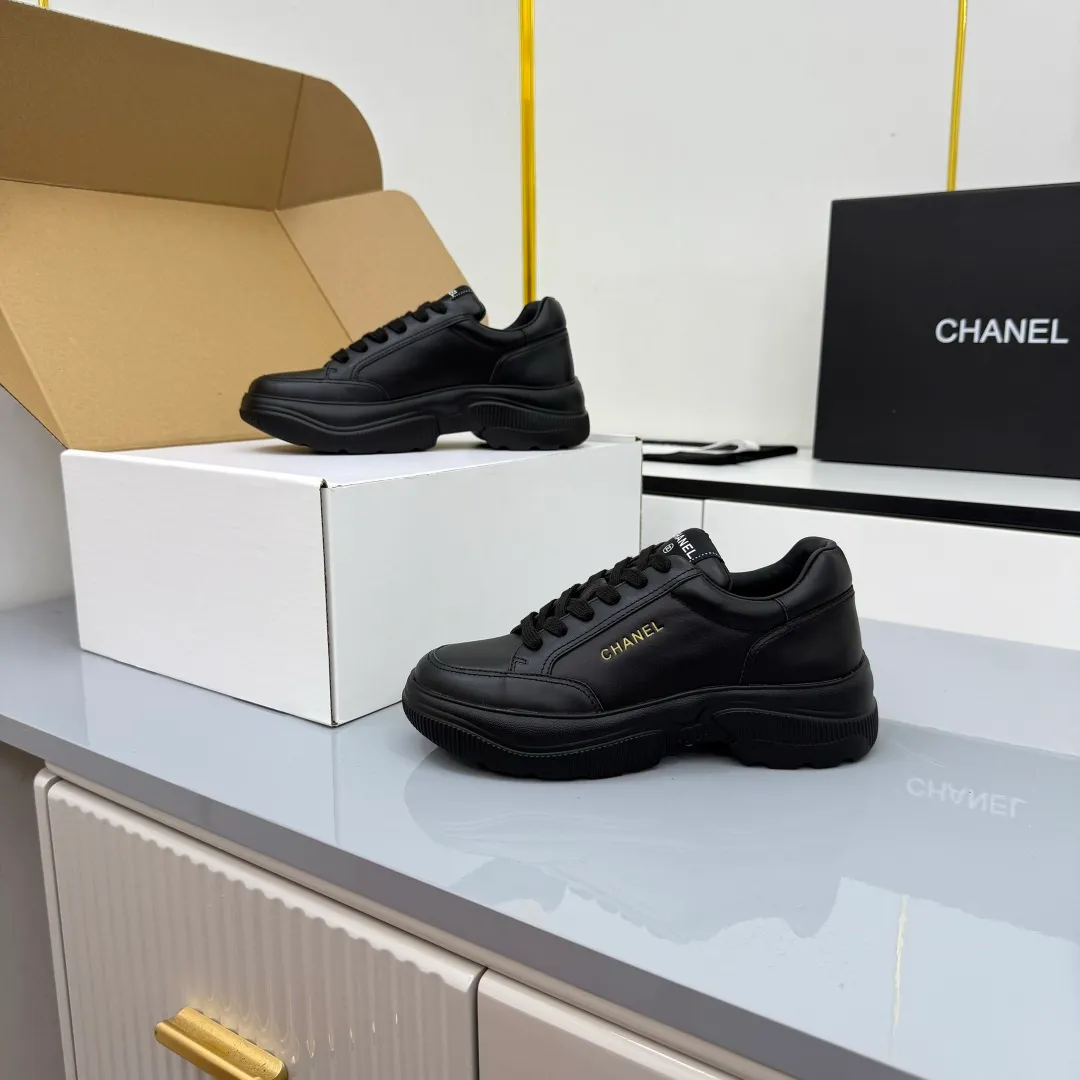 👟👟Ex-factory price 620👟👟 Chanel bread shoes ~ original calfskin panda shoes Chanel 25C latest hot style panda black and white sports shoes casual sneakers Xiaoxiang hot item classic black and white panda color coco girls must pay Fabric: original custom mixed sheepskin lining: original imported breathable mesh lining outsole: Original molded rubber + TPU combination Size: Women's 35-41